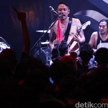 Buluk eks Superglad Tilap Uang Rp4,2 Miliar, Tak Hadiri Pemakaman Ibu