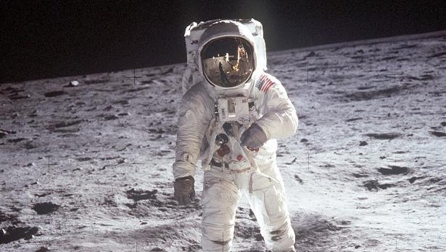 Meski sudah berusia lebih dari setengah abad lalu, misi Apollo 11 masih ramai diterpa teori konspirasi. Apa pemicunya?