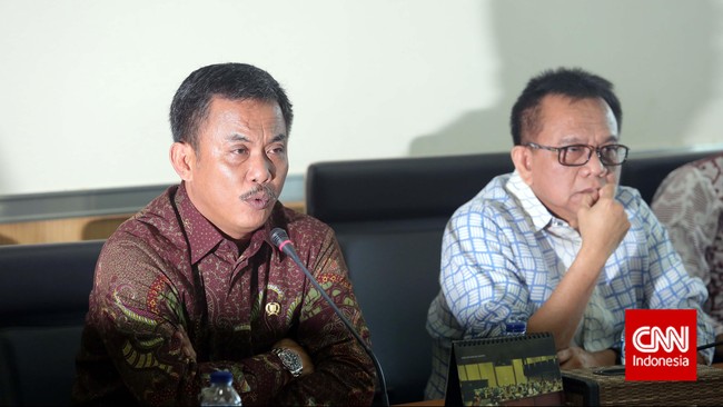 Selama rapat pembahasan Banggar dengan SKPD dan TAPDtadi tidak ada satu pun pembahasan mengenai pengadaan mesin tik di enam lokasi tersebut.