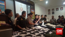 Bongkar Sindikat Narkoba Internasional, 22 Senjata Api Disita