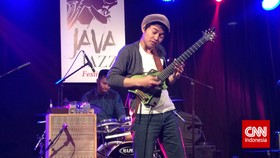 Pilek, Tesla Manaf Terpaksa Turun Pentas Java Jazz 2015