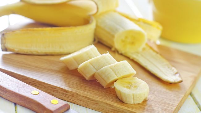 Penelitian membuktikan dengan mengonsumsi dua buah pisang, Anda bisa memperoleh cuku energi untuk latihan berat selama 90 menit.
