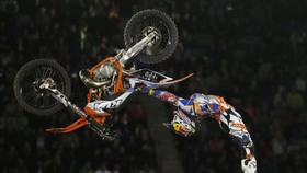 Melawan Gravitasi dari Atas Motocross