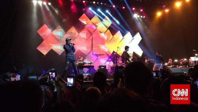 Sheila On 7 menutup rangkaian lantunan Java Jazz Festival (JJF) hari pertama dengan balutan kesabaran serta kesetiaan para penggemarnya, Sheila Gank.