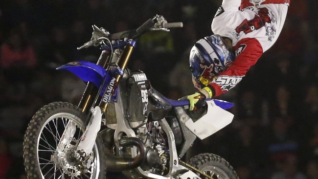 Melawan Gravitasi dari Atas Motocross