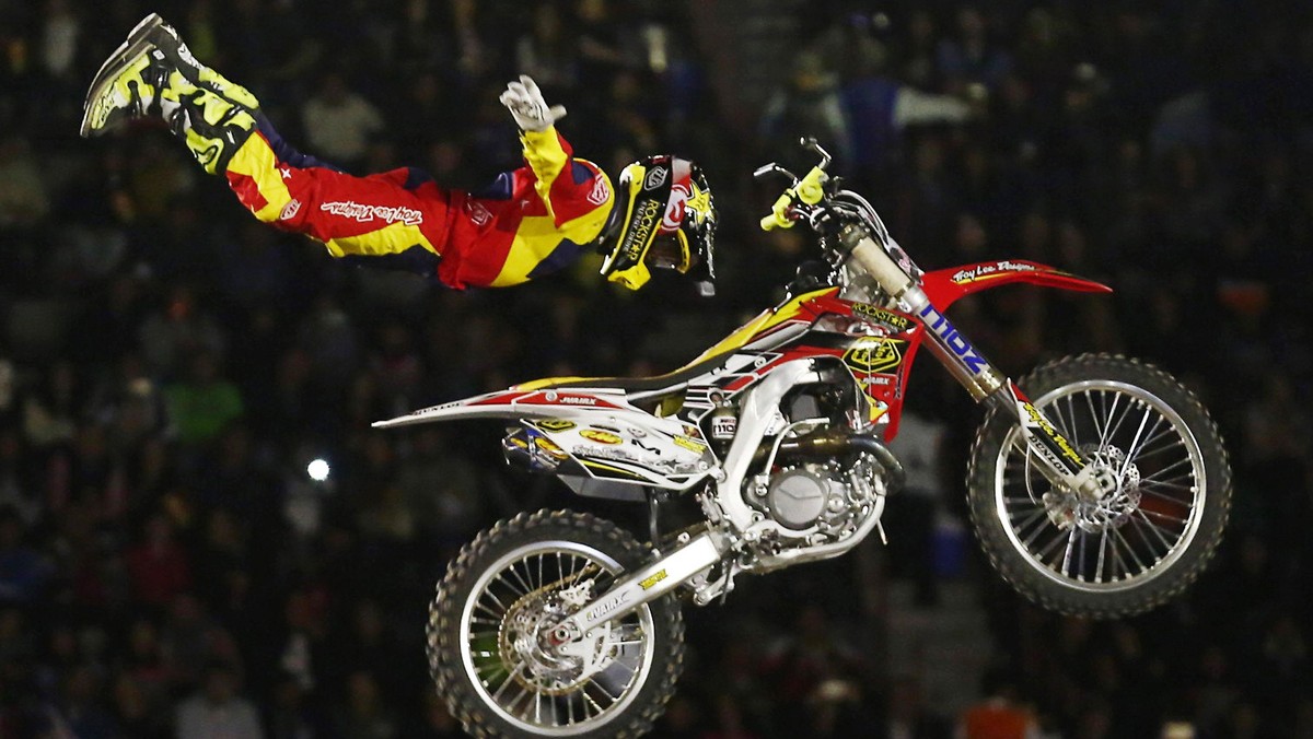 Melawan Gravitasi dari Atas Motocross