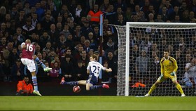 Delph Minta Pendapat Micah Richards Soal Manchester City