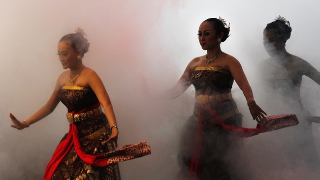 Hari ini, Kadipaten Puro Pakualaman Yogyakarta akan menggelar gladi upacara adat jumenengan atau penobatan Paku Alam X di Bangsal Sewatama, Puro Pakualaman.