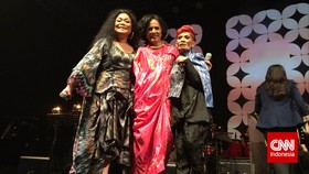 Kain Tradisional Beri Aura Muda pada The Ladies of Jazz
