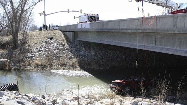 Seorang bayi ditemukan dalam kondisi masih hidup di dalam sebuah mobil yang hanyut di sebuah sungai di Utah, Amerika Serikat.