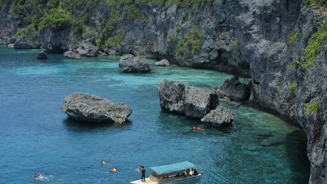 "Orang Tiongkok itu suka laut. Golf pun kami tampilkan yang laut bukan di gunung," ujarnya Arief.