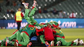 Duka Inggris, Tangis Bahagia Bangladesh