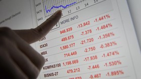 Kompak, IHSG dan Rupiah Melemah Bersamaan