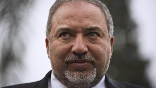 Ini bukan kali pertama Avigdor Lieberman membuat pernyataan yang kontroversial terkait posisi warga Arab di Israel.