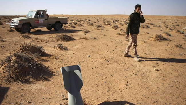 Militan ISIS dilaporkan telah memenggal 12 orang lalu menyalib tubuh mereka selama pertempuran di kota Sirte, Libya.