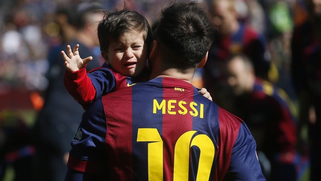 Semuanya berubah ketika kehadiran Thiago, putra Messi yang lahir pada 2 November 2012. Sejak ada Thiago, Messi mengaku bisa melupakan kekalahan lebih cepat.