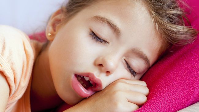 Sebuah studi mengungkap bahwa anak-anak yang tidur lebih malam sangat rentan mengalami obesitas pada saat remaja.