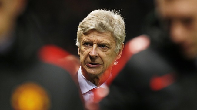Manajer Arsenal, Arsene Wenger, sementara ini fokus ke Liga Inggris, walaupun di tengah pekan Arsenal harus mengejar defisit tiga gol di kandang AS Monaco.
