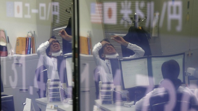 Sementara terhadap dolar Amerika Serikat dan Euro, nilai tukar rupiah masih anjlok 2,06 persen dan 1,48 persen sepanjang bulan lalu.