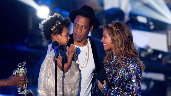 "Kami di sini untuk jangka panjang. Kami mohon berikanlah kami kesempatan untuk tumbuh dan menjadi semakin baik," kaya Jay Z.