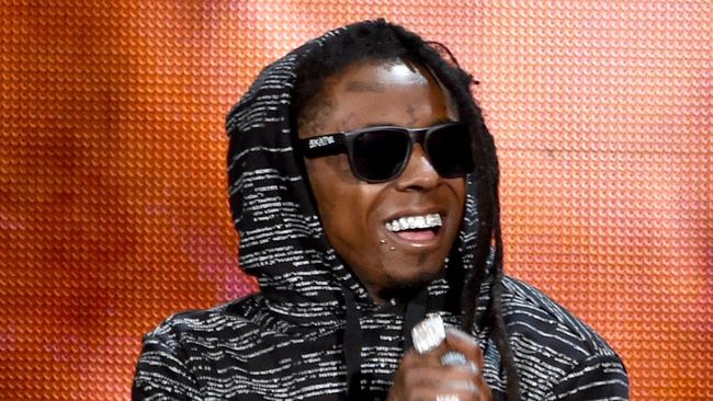 Akibat terjadi “ledakan impuls listrik di otak melewati batas normal,” sang musisi hip hop terpaksa membatalkan pertunjukan di Las Vegas.