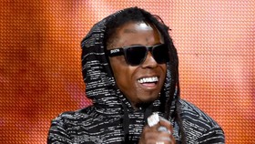 Lagi-lagi Tubuh Lil Wayne Disengat 'Badai Listrik'