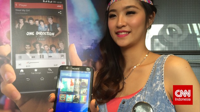 Nilai tukar rupiah terhadap dolar Amerika Serikat yang terus melemah ternyata belum berdampak besar pada banderol harga ponsel Sony.
