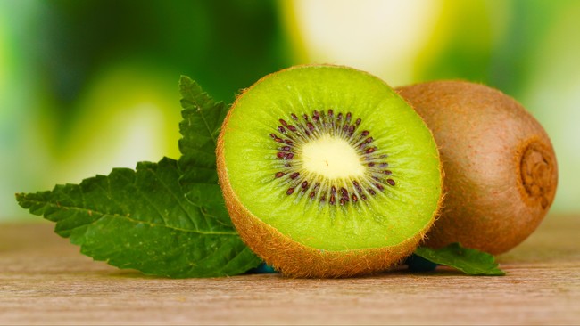 Selain rasanya yang unik, buah kiwi pantas dijuluki sebagai buah ajaib. Kenapa?