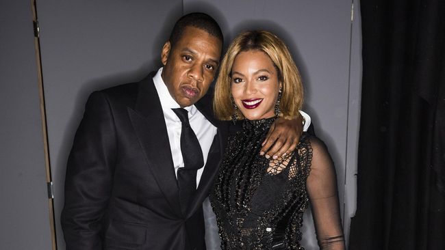 Usia Beyonce diduga 36 tahun dan bukan 34 seperti yang selama ini diklaimnya. Sementara Jay Z dituduh berusia 50 tahun. 
