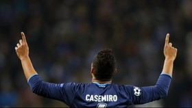 Debut di Derby Madrid, Casemiro Dipuji Benitez