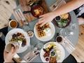 Trik Memilih Restoran Enak Saat Liburan