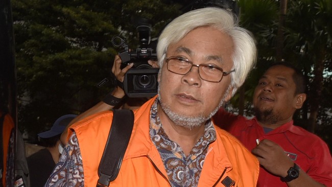 Hakim memberi kesempatan pertama bagi pihak pemohon, Suroso untuk membuktikan dalil dalam materi permohonan melalui bukti dokumen dan keterangan saksi.
