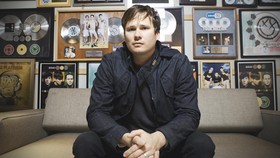 Tom DeLonge Rilis Video Musik Proyek Solo