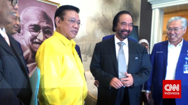 "Golkar memutuskan jadi partai pendukung pemerintah. Tak ada syarat," kata Ketua Umum Golkar Agung Laksono saat berkunjung ke Kantor DPP NasDem.