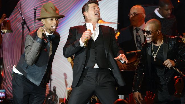 Robin Thicke dan Pharell Williams mendesak pengacara mereka untuk melakukan peninjauan ulang atas kasus lagu Blurred Lines.