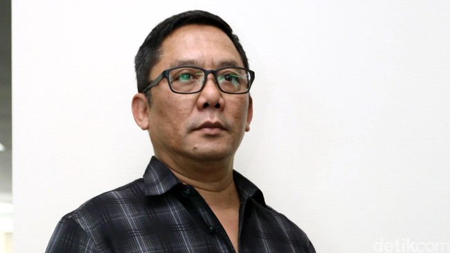 “Aspirasi saya tentang kepala daerah Pemprov DKI Jakarta berbeda dengan keputusan Ketua Umum DPP PDIP,” tulis Boy Sadikin dalam suratnya.