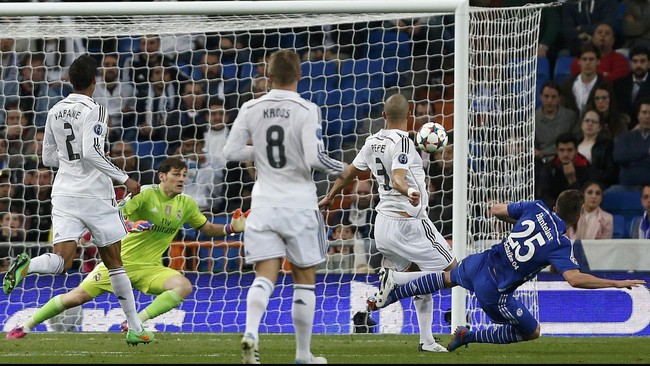 Meski berhasil meraih kemenangan 4-3 atas Real Madrid, Die Knappen tetap gagal melangkah ke babak perempat final Liga Champions setelah kalah agregat 4-5.