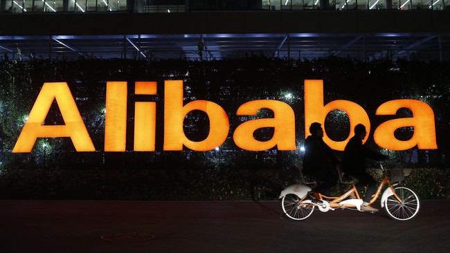 Raksasa perusahaan e-commerce Alibaba Group Holding Ltd menunda rencana untuk melantai di bursa saham Hong Kong menyusul aksi unjuk rasa yang belum reda.
