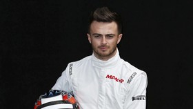 Will Stevens Mundur, Pesaing Rio Tinggal Rossi