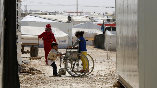 Pemerhati HAM, Syrian Observatory for Human Rights sebanyak 215 ribu orang tewas dalam perang saudara di Suriah yang kini memasuki tahun kelima.