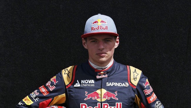 Di usia 18 tahun, pebalap asal Belanda Max Verstappen kini telah mengendalikan kemudi mobil salah satu tim terbesar di balap jet darat, Red Bull.