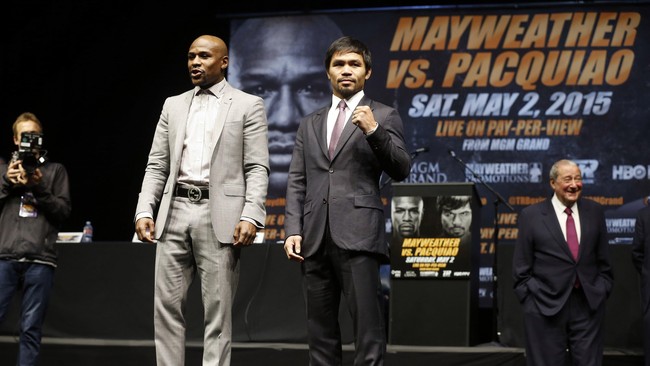 Belum dijualnya tiket pertarungan diklaim kubu Pacquiao dikarenakan kubu Mayweather enggan menandatangani kontrak pembagian jatah tiket pada awal April 2015.