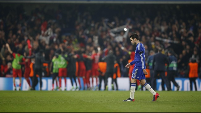 Cesc Fabregas menuai banyak pujian di awal musim berkat performa gemilangnya namun kini harus dihujani kritikan lantaran penampilannya tak lagi mengesankan.