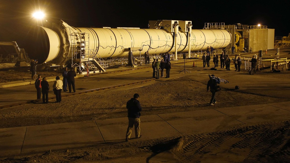 NASA Uji Roket Peluncur Pesawat Ruang Angkasa