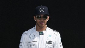 Hamilton Dapat Pole Position
