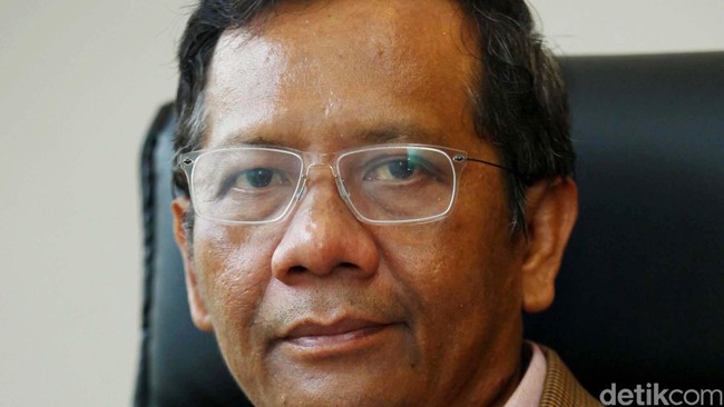 Kasus Nenek Asiani ini dinilai oleh mantan Ketua Mahkamah Konstitusi (MK) Mahfud M.D tidak merugikan masyarakat.