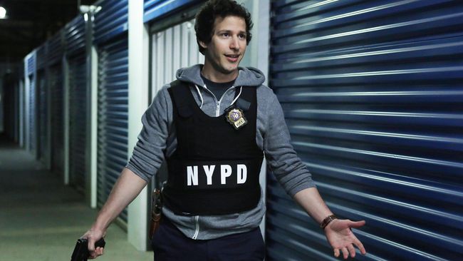 Penampilan Andy Samberg sebagai pemandu acara di Emmy tahun ini merupakan hal yang pertama kali ia lakukan sepanjang karirnya.