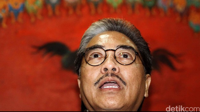 "Tak penting saya kenal Sarpin atau tidak," kata Hotma Sitompul. Pekan lalu, ia melayangkan somasi terhadap semua pihak yang berkomentar negatif tentang Sarpin.