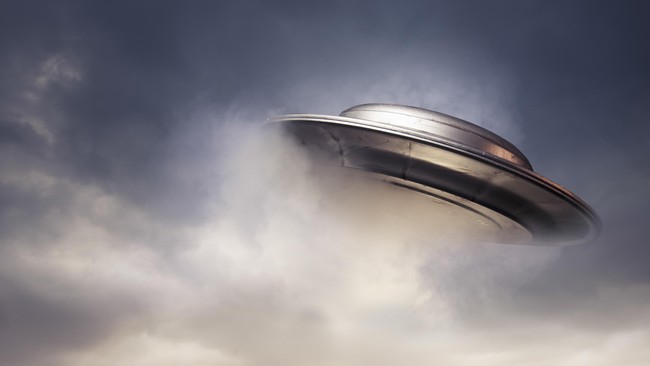 Andrew Danziger, pilot senior asal Amerika Serikat, mengaku pernah bertemu UFO. Kejadian ini diklaim juga ditemui oleh teman seprofesinya.