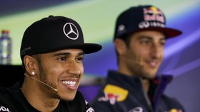 Latihan Pertama F1: Mercedes Dominan, Dua Tim Gagal